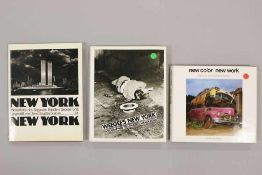 Drei Bände Fotokunst NYC: div. Hrsg., Weegee's New York Photographien 1935 - 1960, München 1982;