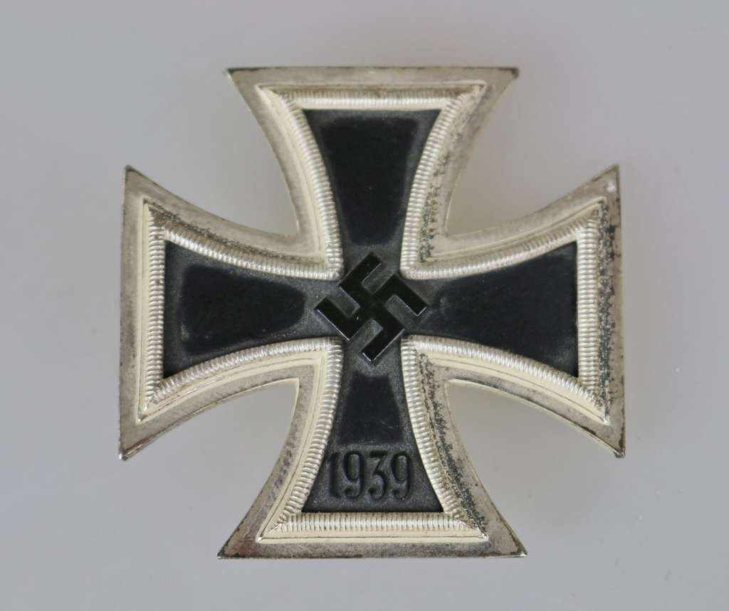 Eisernes Kreuz 1939 1. Klasse im Etui, ohne Hersteller, geschwärzter Eisenkern, im schwarzen Etui - Image 3 of 5