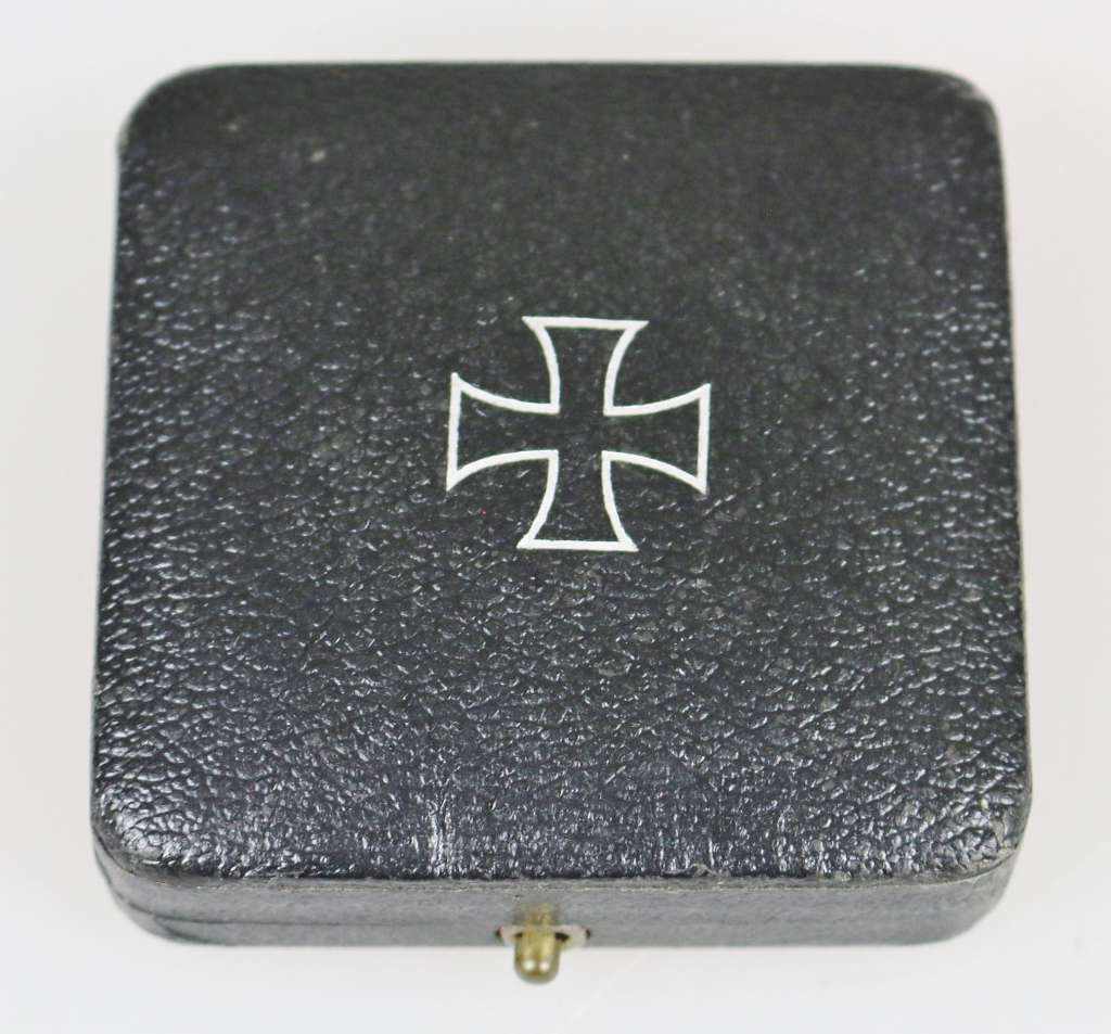 Eisernes Kreuz 1939 1. Klasse im Etui, ohne Hersteller, geschwärzter Eisenkern, im schwarzen Etui - Image 5 of 5