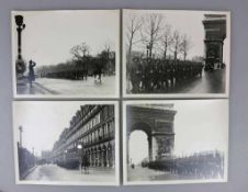 Wehrmacht, 4 große Pressefotos im Format 30 x 24 cm. Truppenparade auf der Avenue des Champs-Élysées