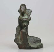 László SZABÓ (1917-1984), Bronze, innen hohl, weiblicher Akt beim Haarekämmen, H: 17 cm.