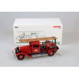 Märklin, Feuerwehrauto-Löschfahrzeug 19034 mit Uhrwerkantrieb, Beleuchtung und Wasserpumpe, rot-