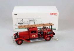 Märklin, Feuerwehrauto-Löschfahrzeug 19034 mit Uhrwerkantrieb, Beleuchtung und Wasserpumpe, rot-