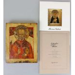 Ikone, Heiliger Nikolaus, Russland, 18. Jh., Eitempera auf Holz. Zentral der Hl. Nikolaus,