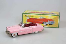 Fifties, Cadillac Metallmodell mit Schwungradantrieb. Cadillac Open Type 1950, rosa in Okt, Länge:
