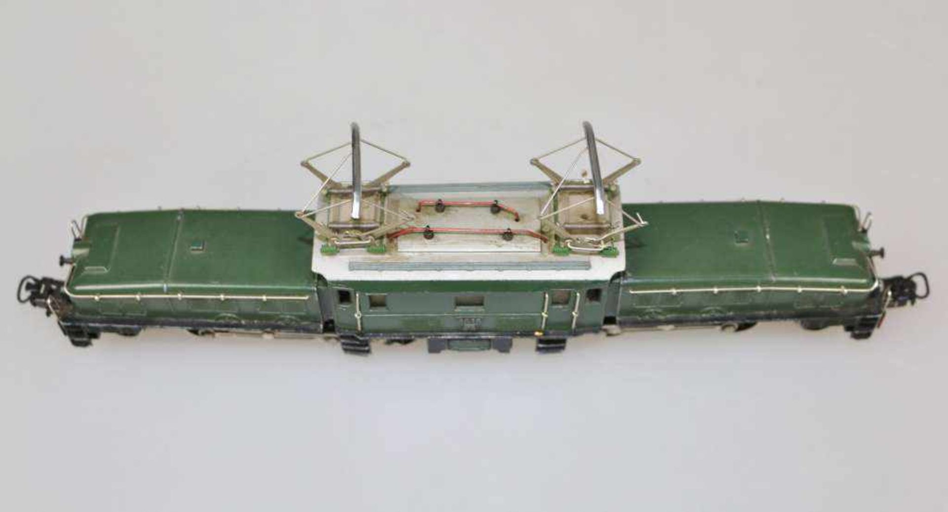 Märklin, E-Lok "Krokodil 3015" von 1956, Spur H0. Metallguss, dunkelgrün lackiert mit silbergrauem - Bild 2 aus 3