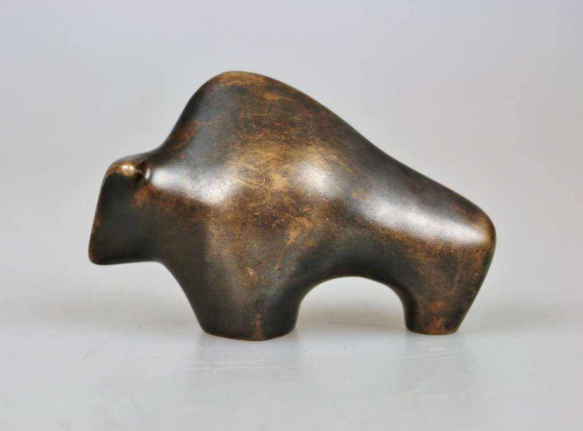 Bronzeskulptur Deus, Bulle. Stempel Gießerei Kunstguss Eschenburg Lahn-Dill GmbH, H: 8 cm. - Bild 2 aus 3