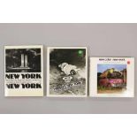 Drei Bände Fotokunst NYC: div. Hrsg., Weegee's New York Photographien 1935 - 1960, München 1982;