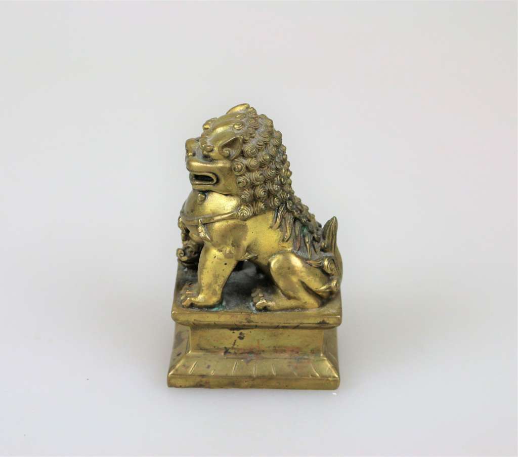 Fo-Hund, China, Messing, 20. Jh. H. 10,5 cm. - Image 2 of 2