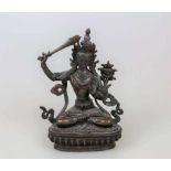Manjushri, Tibet, wohl Bronze patiniert, 19./20 Jh.. H. 22 cm. Mit gestempelter Bodenmarke.