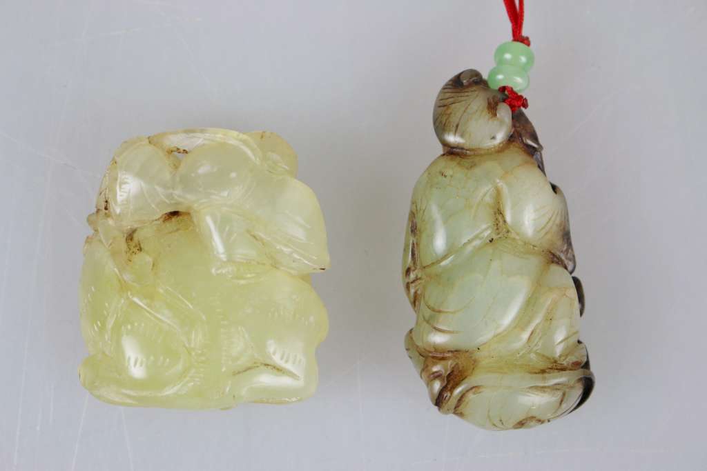 CHINA TOGGLE, Paar Jadefiguren, ein Reitender und ein Glücksbuddha, feine Schnitzereien mit - Image 2 of 2