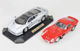 Maisto 1:12 Scale Diecast 33201 - 1992 Jaguar XJ220 - Silver Blue; 1:12 Revell Ferrari 250 GTO rot