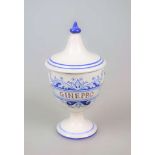 Deckelpokal, Keramik, Fayence, bez. GINEPRO, Italien, 20. Jh. H. 29,5 cm.