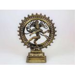 Gottheit Shiva, wohl Gelbguss, Indien, 20. Jh. Shiva als Nataraja (König der Tänzer) auf dem Dämon