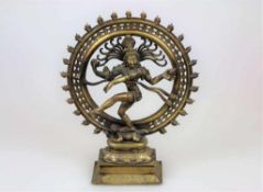 Gottheit Shiva, wohl Gelbguss, Indien, 20. Jh. Shiva als Nataraja (König der Tänzer) auf dem Dämon