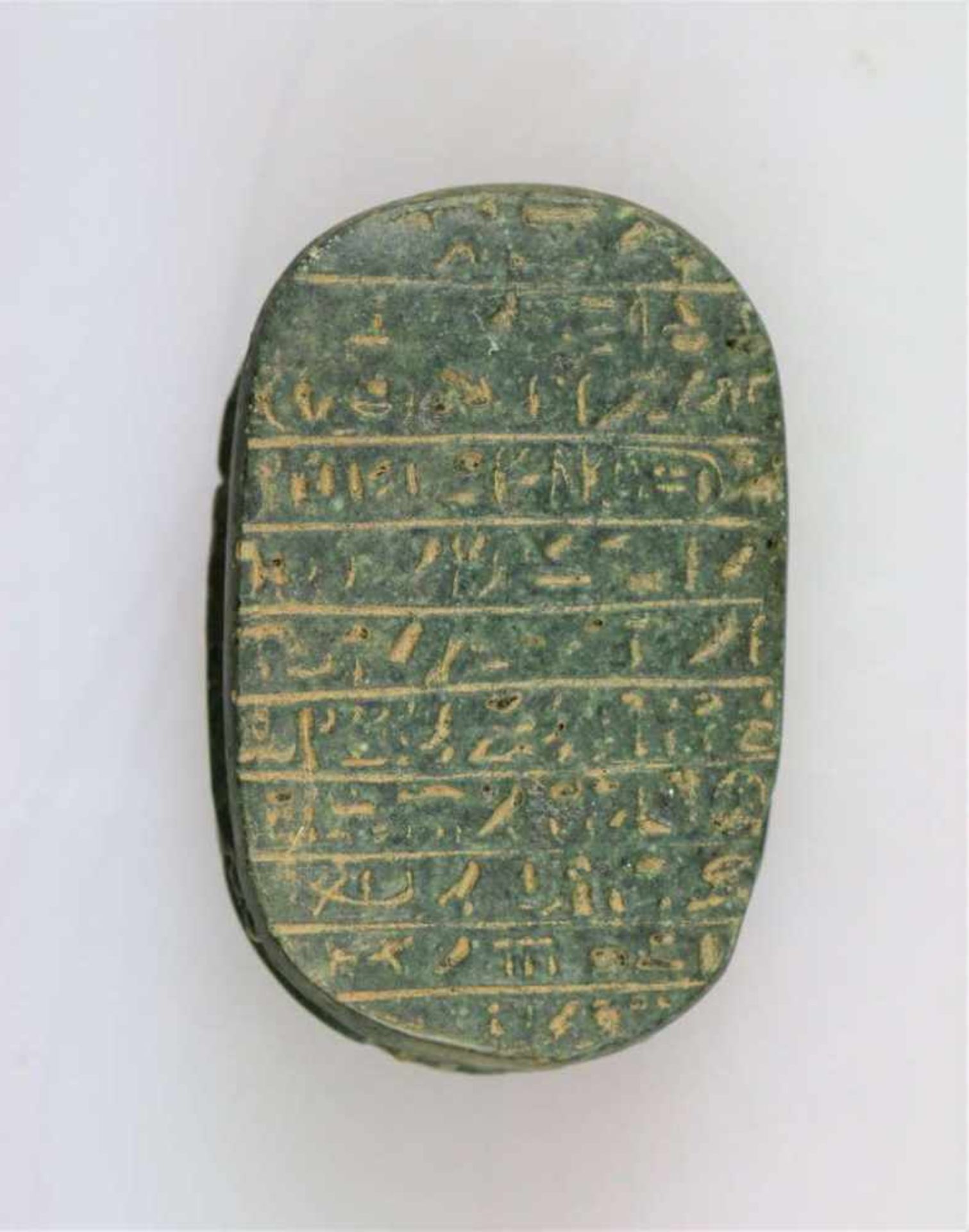 Replikat "Herzskarabäus", Kunstguss, 20. Jh.. In dem heiligen Käfer verehrten die Ägypter eine - Bild 2 aus 2