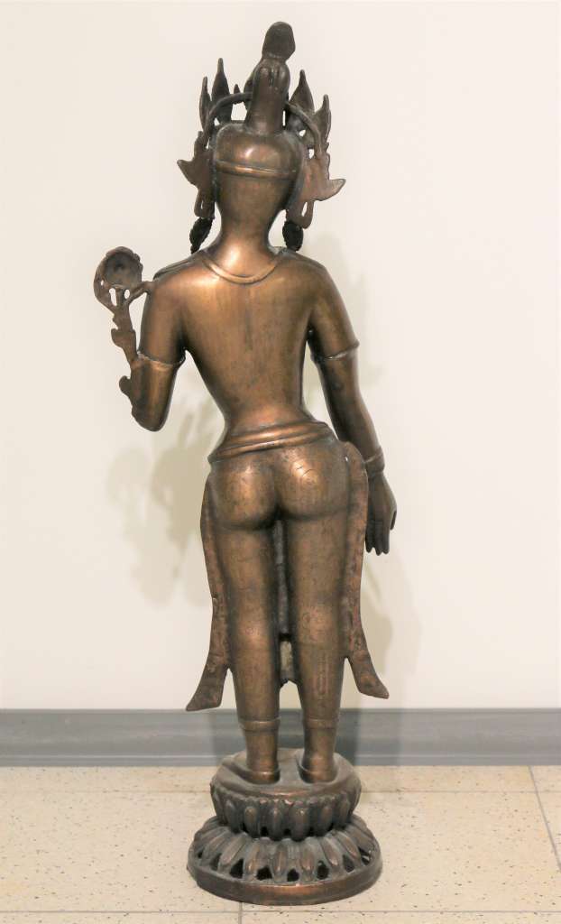 Stehende Tara, Vitarka Mudra Indien, 20. Jh., Kupfer. In Tribhanga stehende weibliche Gottheit auf - Image 2 of 2