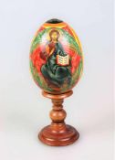 Ikonen-Ei mit Holzständer, Holzei mit traditioneller russisch othodoxer Ikonenmalerei,