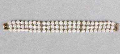 Perlenarmband, dreisträngig, in drei Abschnitte unterteilt, D. 6,2 mm, mit 585er Goldverschluß,
