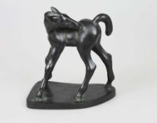 Theodor EICHLER (1868-1946), Bronze dunkel patiniert, Studie eines Fohlens, H. 25 cm.