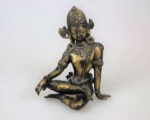 Sitzende Gottheit, wohl Tara, Metall, Tibet. H. 23,5 cm