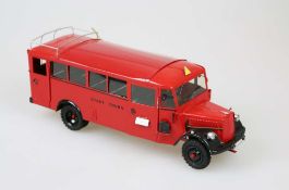 Bus "Stadt Thorn", vermutlich Handmuster um 1970, mit Batterieeinsatz am Boden sowie bezeichnet