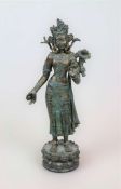 Padmapani Buddha, Tibet, Kunstguss, 20. Jh.. H. 30,5 cm. An der Krone beschädigt.