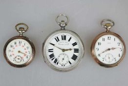 Drei Taschenuhren: schwere englische Herren Taschenuhr aus Silber um 1900, Aufziehschlüssel fehlt.