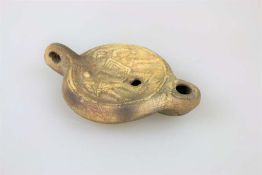 Gladiatoren-Öllampe, Keramik, 20. Jh., nach einem Original im Römisch-Germanischen Museum in Köln,