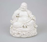 BUDAI, Blanc de chine, China, 19./20. Jh. wohl DEHUA. Darstellung der sitzenden Figur eines