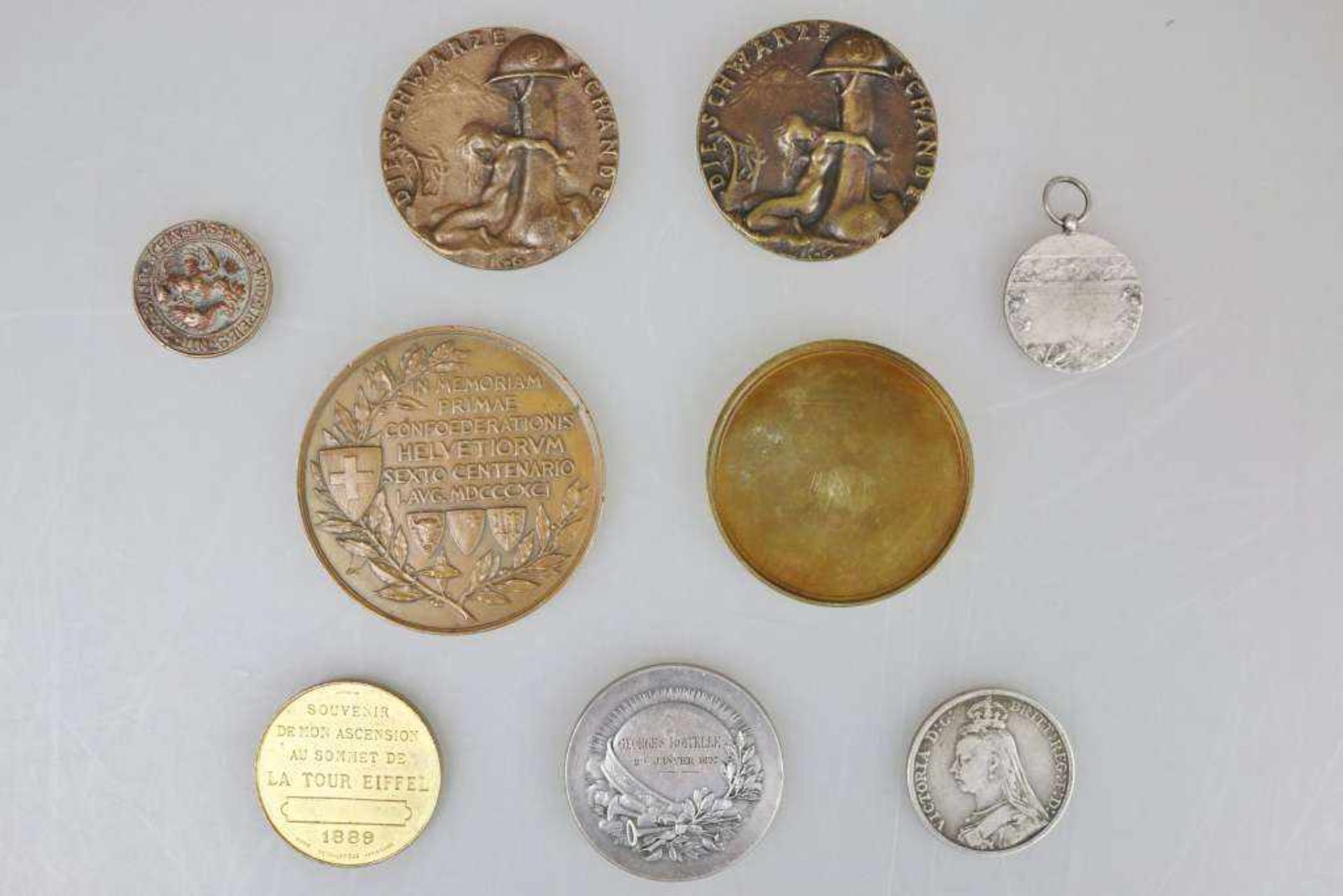 Konvolut Medaillen, insgesamt 9 Stück, verschiedene Materialien und Herkunft um 1900, u.a. 2 x die - Bild 2 aus 2