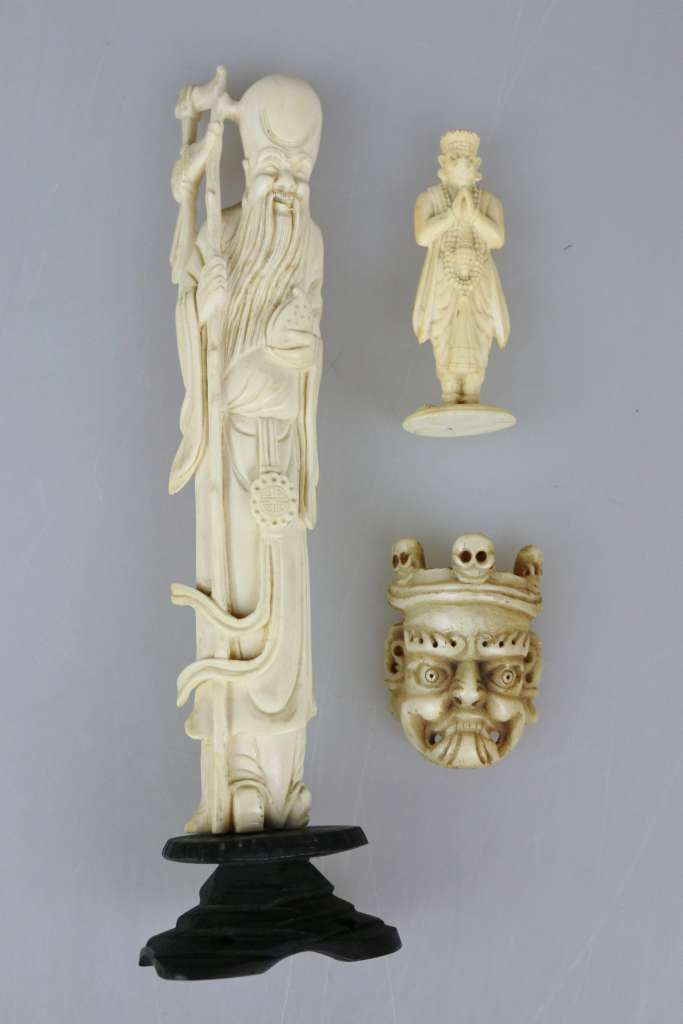 Drei Teile Asiatika, Bein: Miniatur Mahakala-Maske, Tibet; Figur Affengott, Indien und stehender - Image 2 of 2