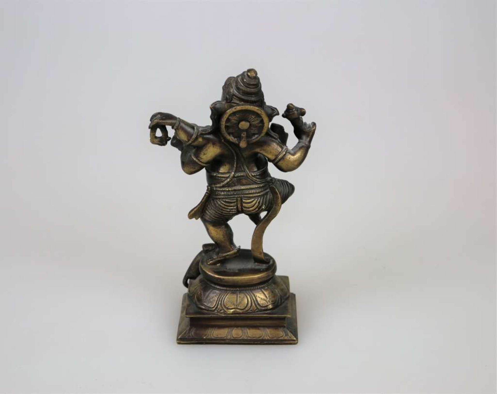 Ganesha, Bronze, wohl Indien, 20. Jh., ungemarkt, partiell dunkel patiniert, vollplastische - Image 2 of 2