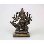 Ganesha, Metallguss, Indien, 20.Jh. Die Gottheit ist vielarmigund auf einer Ratte reitend