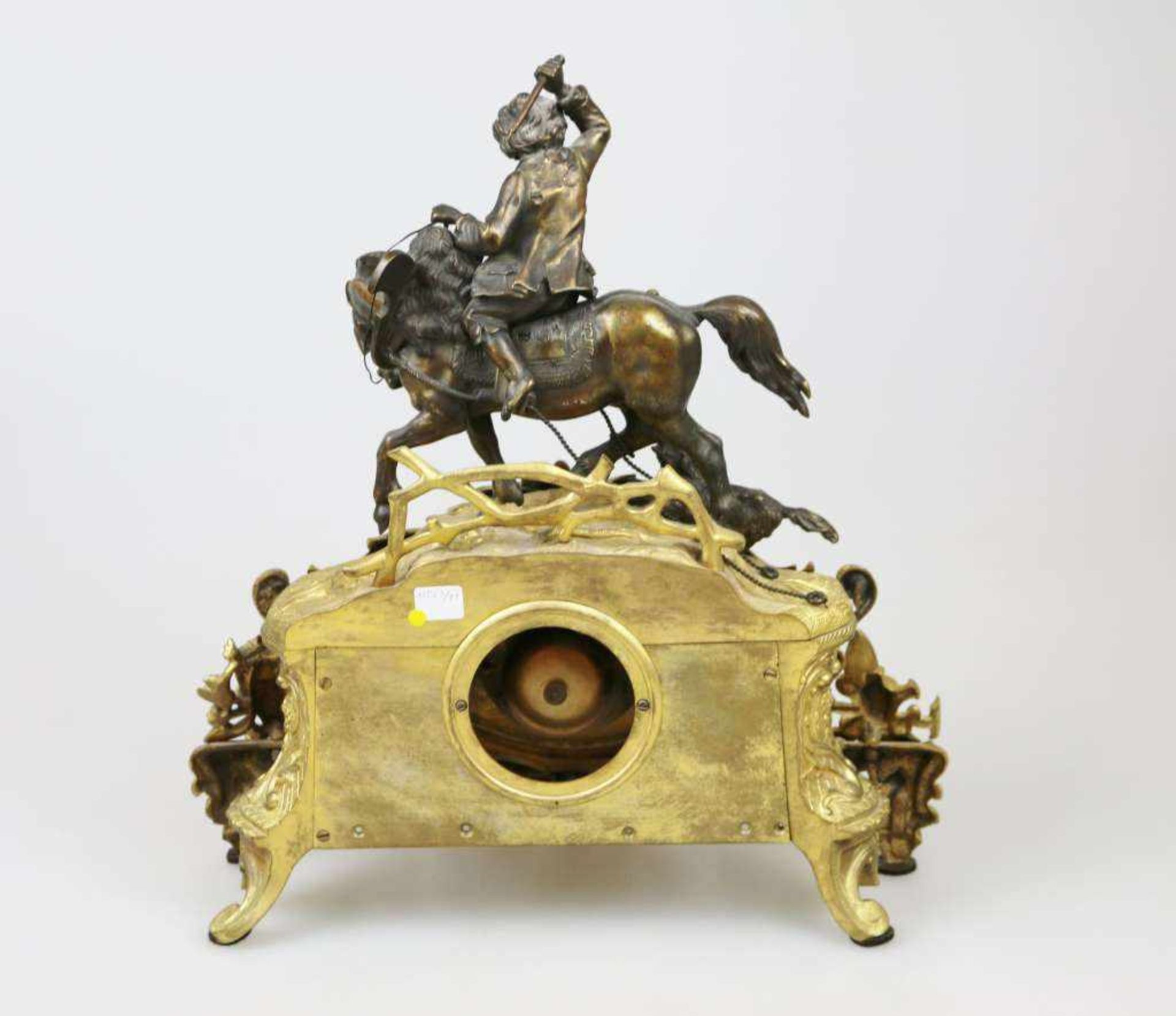 Kaminuhr, 19. Jh., Bronze vergoldet, fünf-füßiger Stand, geschwungener durchbrochen gearbeiteter - Bild 2 aus 2