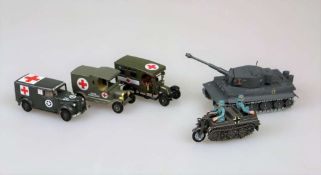 Konvolut fünf Militaria: Solido Panzer Tiger Nr. 222 (1969); Kettenkrad Britains Ltd; drei Matchbox: