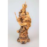 Madonna mit Kind, Barockstil, Holz, 20. Jh. Dargestellt als Himmelskönigin mit Zepter und Krone,