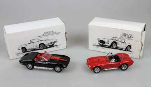 CREATIVE MASTERS LTD, 2 Modellautos, 1:20: 1967 427 Corvette Roadster und 427 SC Cobra, unbespielter