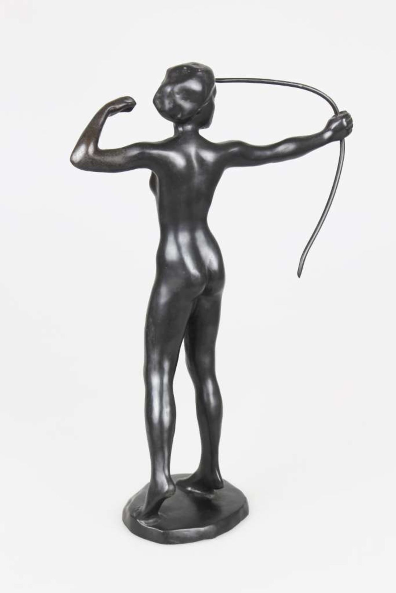 Theodor EICHLER (1868-1946), Bronze dunkel patiniert, ohne Signatur, Frauenakt mit Bogen (Diana), H. - Bild 3 aus 3