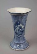 Trompetenvase, um 1920-30, Bonn-Poppelsdorf, Manufaktur Franz A. Mehlem, blaue Stempelmarke: