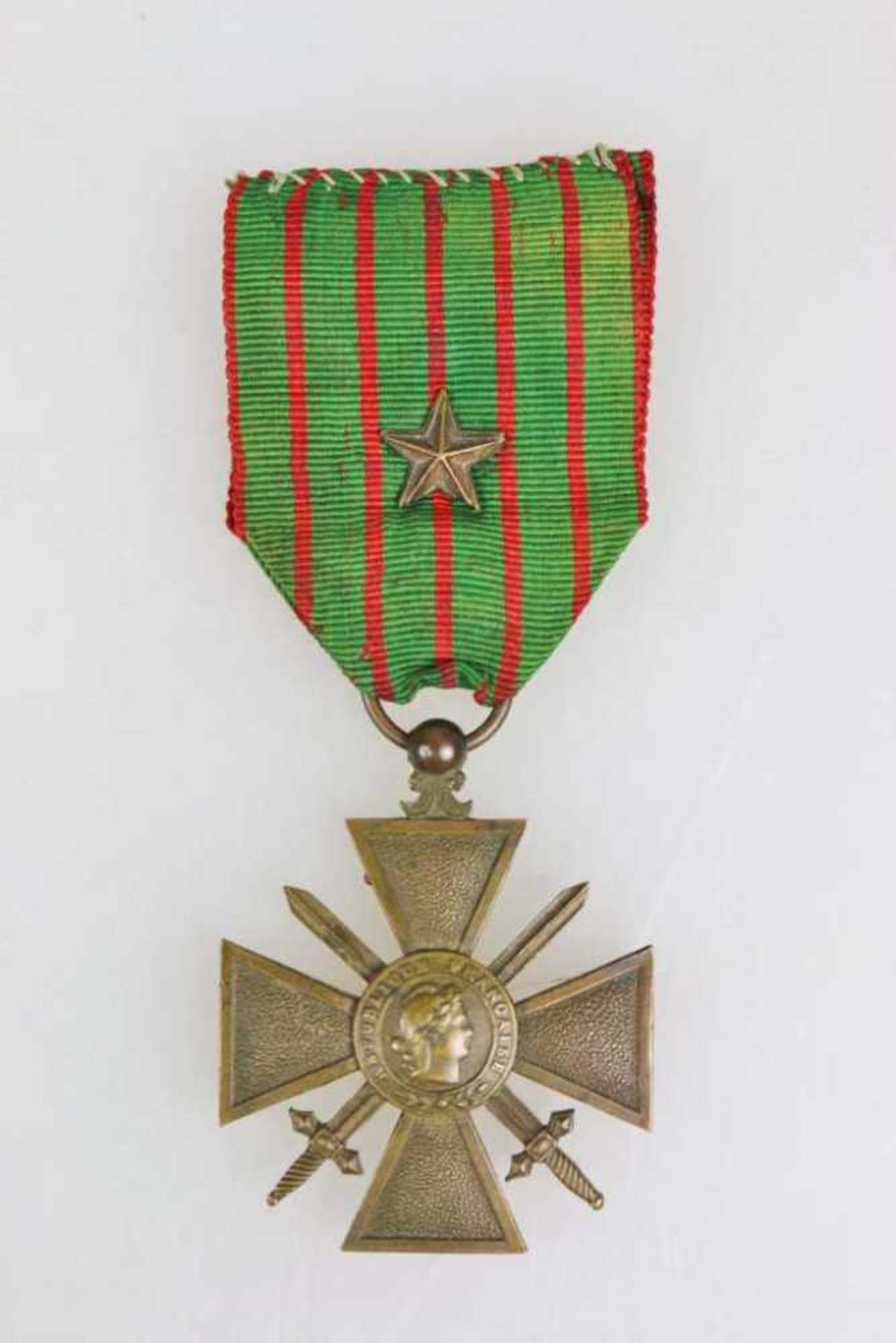Frankreich WW1, Croix de Guerre, rückseitig datiert 1914/1917 am grünen Band mit roten Streifen