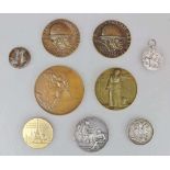 Konvolut Medaillen, insgesamt 9 Stück, verschiedene Materialien und Herkunft um 1900, u.a. 2 x die