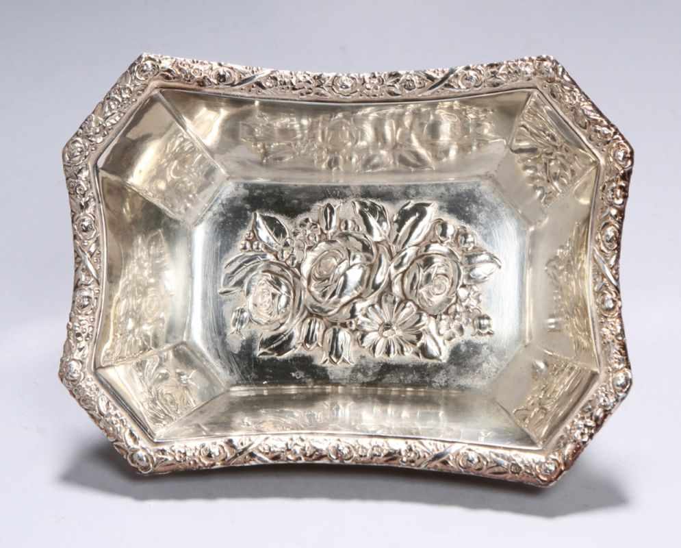 Zierschälchen, 2. Hälfte 20. Jh., Silber 800, rechteckige Form, im Spiegel mit plastischem
