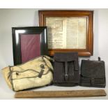 Konvolut Militaria und Diverses, 6-tlg., bestehend aus: Meldetaschen, Rahmen, etc., gebrauchter