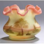 Glas-Ziervase, "Scene", Fenton Art Glass, USA, um 1973-80, matt milchig gelbes Glas, Mündung