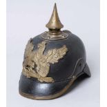 Pickelhaube, Kaiserreich, Helmkorpus aus Leder, Messingbeschläge, Frontemblem bekrönter Adler mit