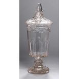 Glas-Deckelpokal, Böhmen, um 1880, Rundfuß mit Bodenstrahlenschliff, genodeter Schaft, leicht