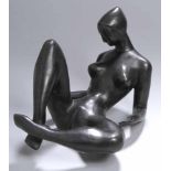 Bronze-Plastik, "Weiblicher Akt", Ruchos, zeitgenössischer Bildhauer, plastisch reduzierte