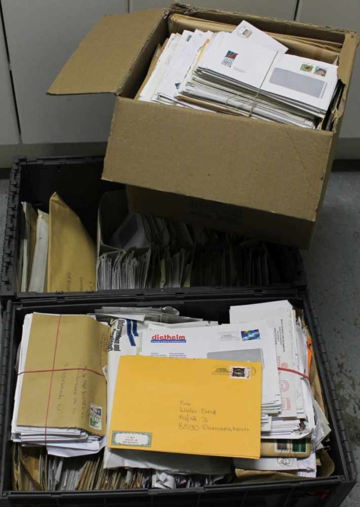 Alle Welt, 3 Kisten mit Ganzsachen, mehrere hundert, überwiegend Geschäftsbriefe