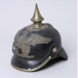 Pickelhaube, Kaiserreich, Helmkorpus aus Leder, Messingbeschläge, Frontemblem bekrönter Adler mit